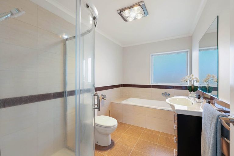 Photo of property in 16 Coolaghy Drive, Flat Bush, Auckland, 2019