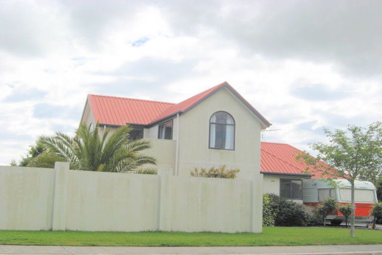 Photo of property in 24 Welsford Street, Woodend, 7610