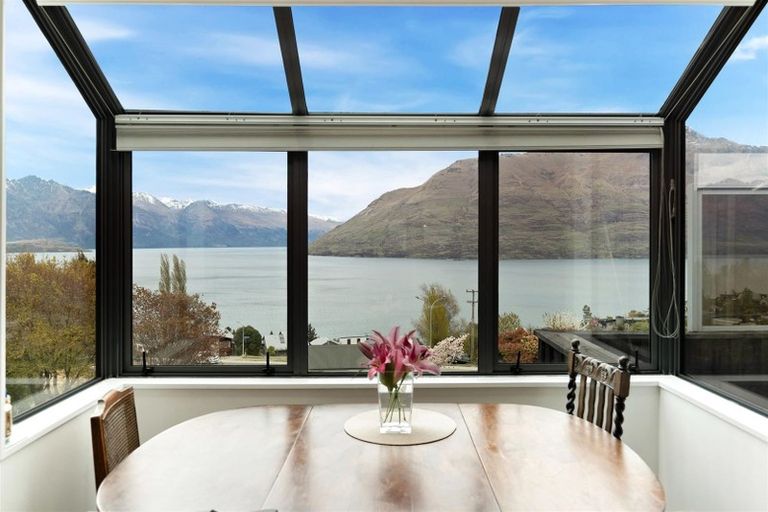 Photo of property in 18b Cameron Place, Fernhill, Queenstown, 9300