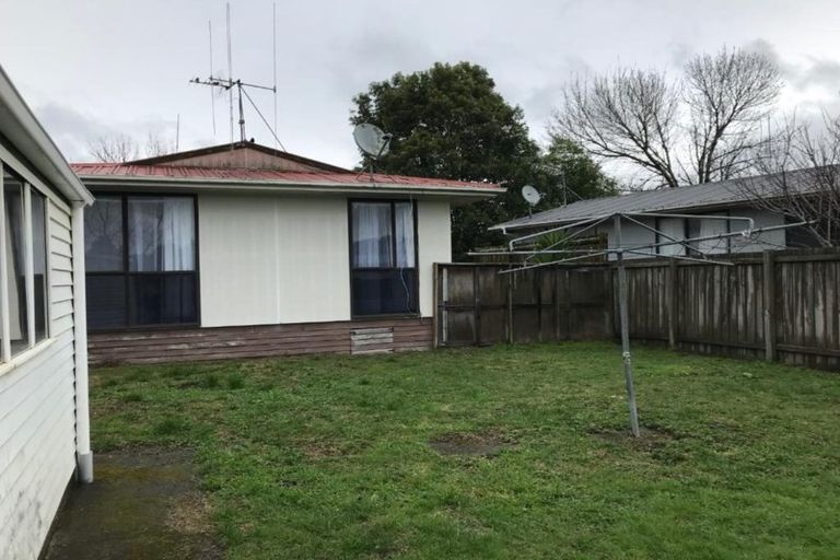 Photo of property in 2 Sequoia Place, Pukete, Hamilton, 3200