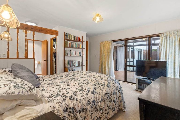 Photo of property in 21 Loloma Drive, Half Moon Bay, Auckland, 2012