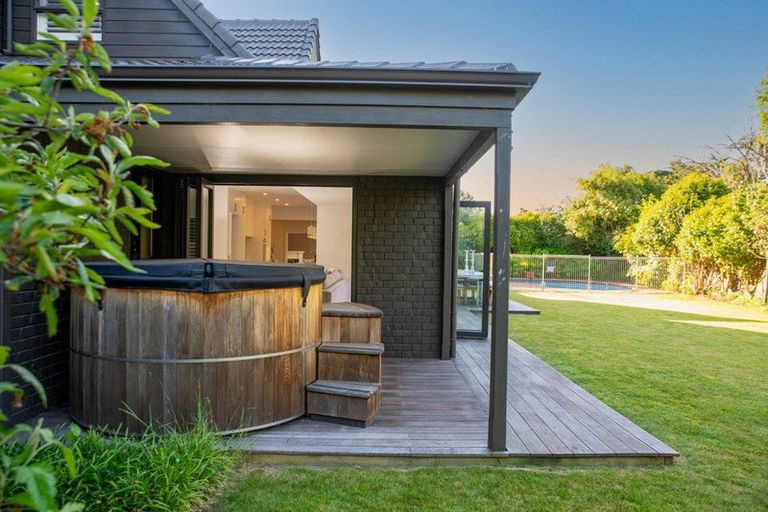 Photo of property in 5 Lavinia Grove, Waikanae Beach, Waikanae, 5036