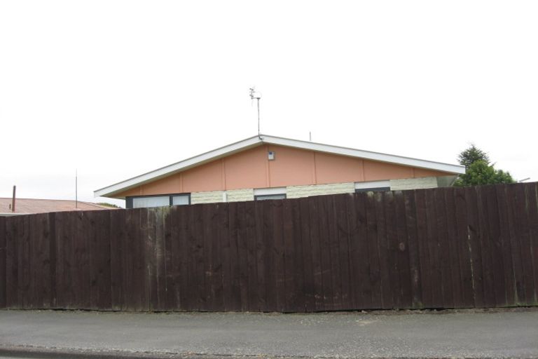 Photo of property in 2 Cowper Place, Avondale, Christchurch, 8061