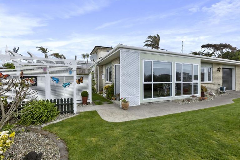 Photo of property in 1a Walmer Grove, Bell Block, New Plymouth, 4312