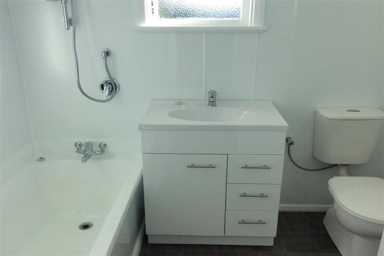 Photo of property in 9a Arawa Place, Castlecliff, Whanganui, 4501