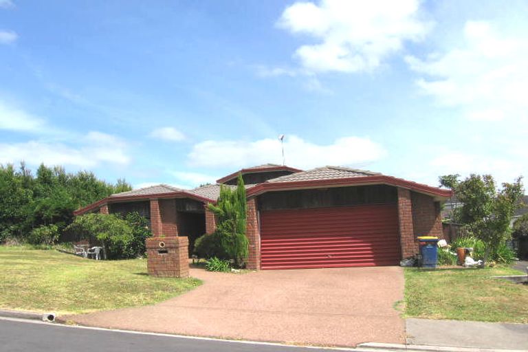 Photo of property in 4 Landsberg Way, Windsor Park, Auckland, 0632