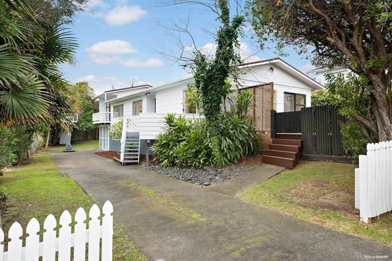Photo of property in 111 Becroft Drive, Forrest Hill, Auckland, 0620