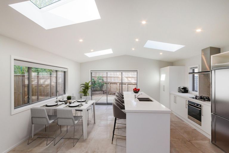 Photo of property in 5a Woodstock Place, Hokowhitu, Palmerston North, 4410