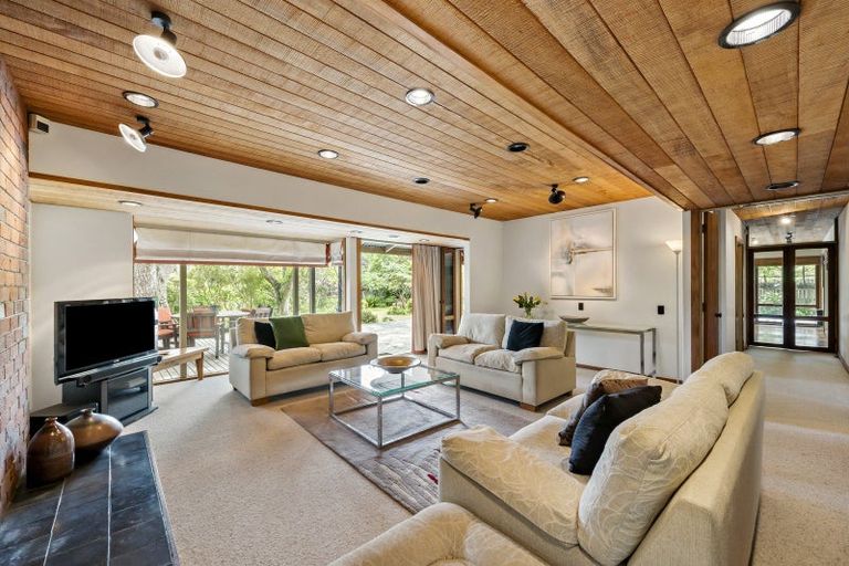 Photo of property in Lowry Cottage, 425 Fergusson Drive, Heretaunga, Upper Hutt, 5018