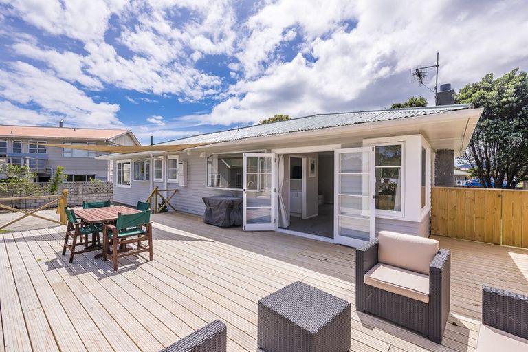 Photo of property in 60 Te Kupe Road, Paraparaumu Beach, Paraparaumu, 5032