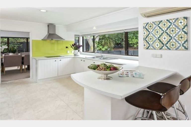 Photo of property in 53 Mirrabooka Avenue, Botany Downs, Auckland, 2010