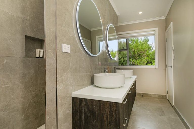 Photo of property in 12 Awatiro Drive, Kaukapakapa, 0871