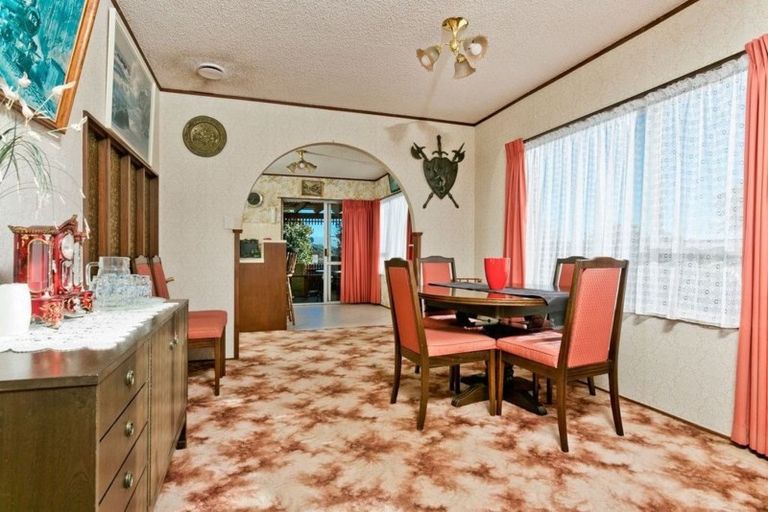 Photo of property in 137 Oaktree Avenue, Browns Bay, Auckland, 0630