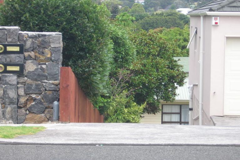 Photo of property in 1/115 Chivalry Road, Glenfield, Auckland, 0629