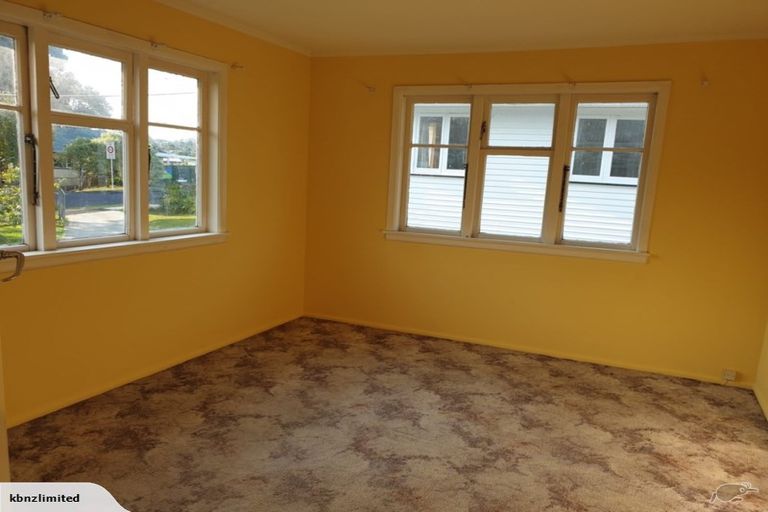 Photo of property in 6 Arahoe Road, New Lynn, Auckland, 0600