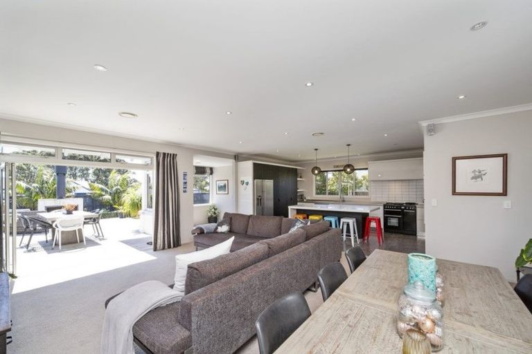 Photo of property in 5 Dorset Avenue, Westown, New Plymouth, 4310