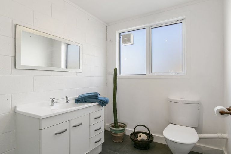 Photo of property in 1/102 Lyall Parade, Lyall Bay, Wellington, 6022