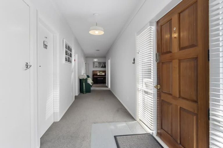 Photo of property in 1 Goldsborough Avenue, Raumati Beach, Paraparaumu, 5032