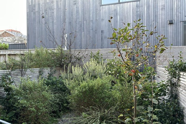 Photo of property in 4/20 Trent Street, Island Bay, Wellington, 6023