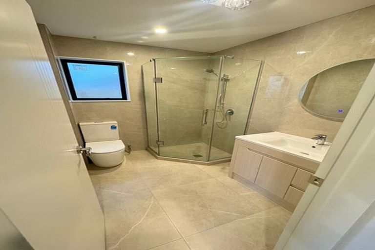 Photo of property in 8a Datura Place, Sunnynook, Auckland, 0620