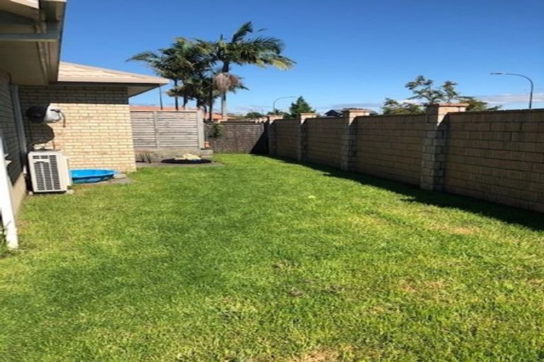 Photo of property in 2/100 Millers Road, Brookfield, Tauranga, 3110