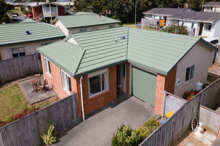 Photo of property in 5 Pohutukawa Grove, Titahi Bay, Porirua, 5022