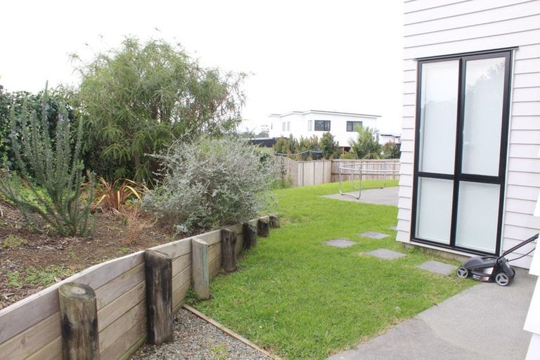 Photo of property in 79 Maka Terrace, Orewa, 0931