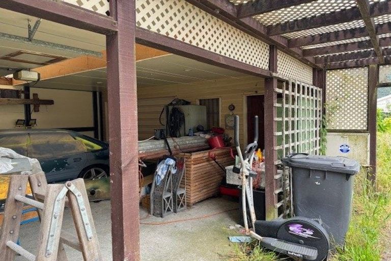 Photo of property in 44 Cambridge Terrace, Waiwhetu, Lower Hutt, 5010
