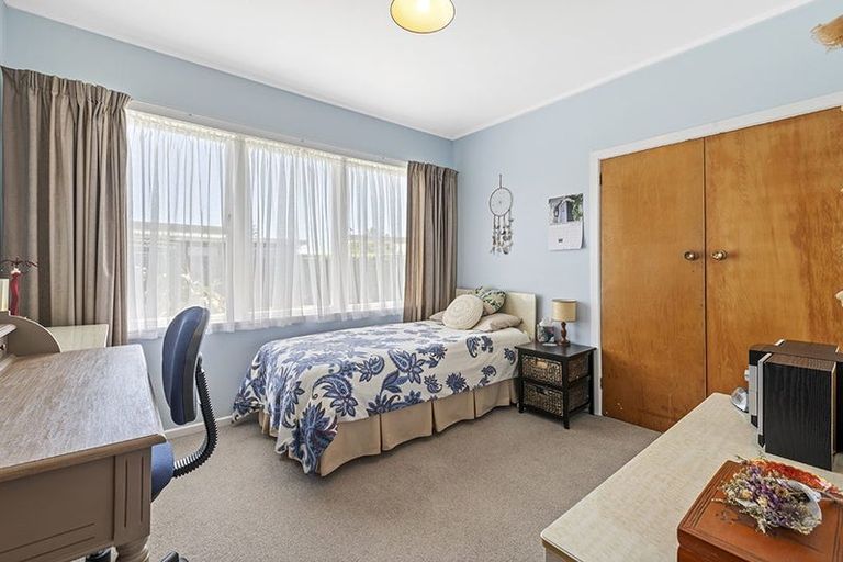 Photo of property in 23 Ellesmere Crescent, Pakuranga Heights, Auckland, 2010
