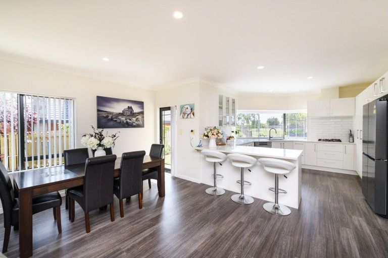 Photo of property in 96 Pacific Drive, Fitzherbert, Palmerston North, 4410