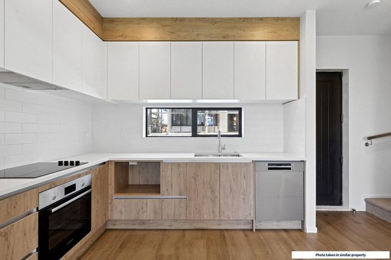 Photo of property in 5/143 Carlisle Road, Northcross, Auckland, 0632