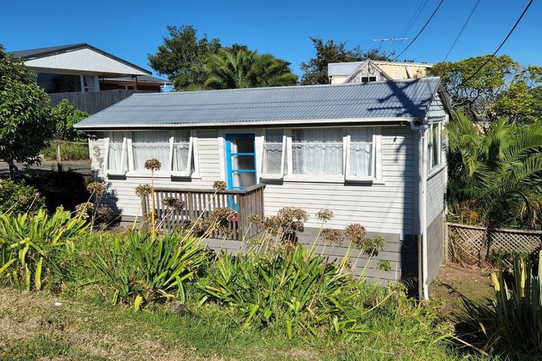 Photo of property in 37 Makiri Street, Helensville, 0800