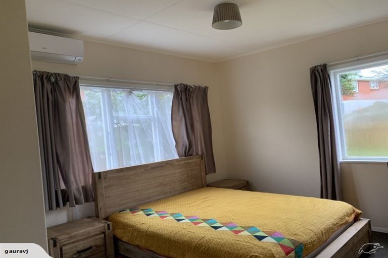 Photo of property in 28 Davidson Crescent, Tawa, Wellington, 5028