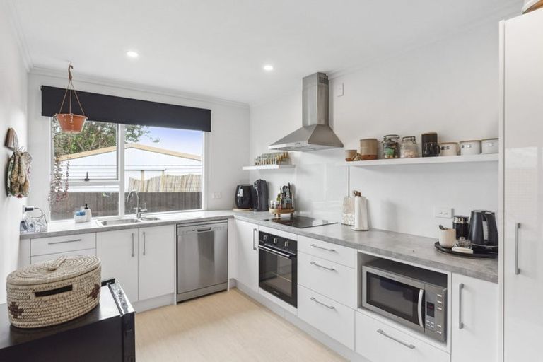 Photo of property in 14 Cypress Grove, Paraparaumu, 5032