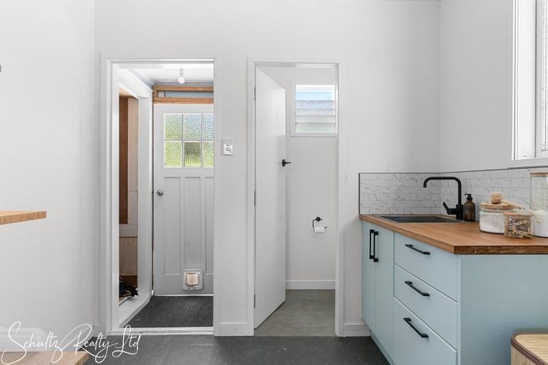 Photo of property in 19 Whaka Street, Maungaturoto, 0520