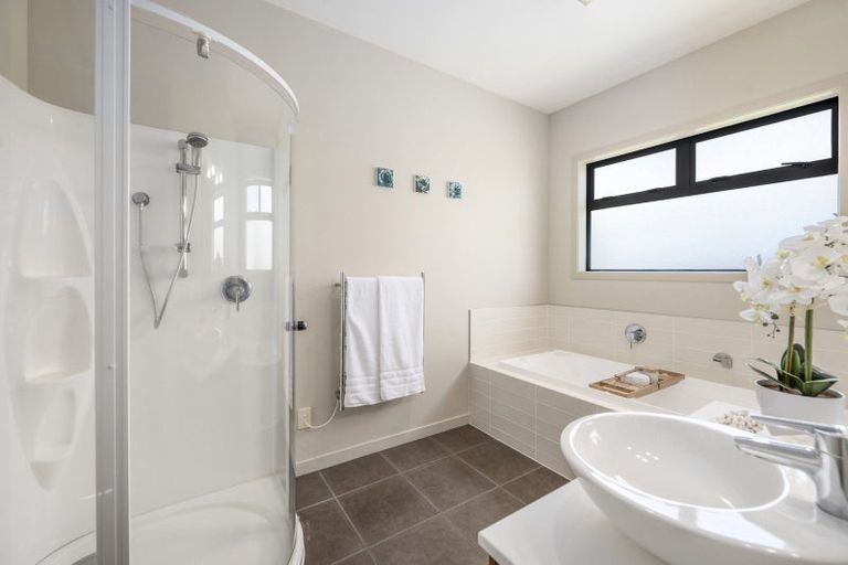 Photo of property in 6 Flaxen Way, Kinloch, Taupo, 3377