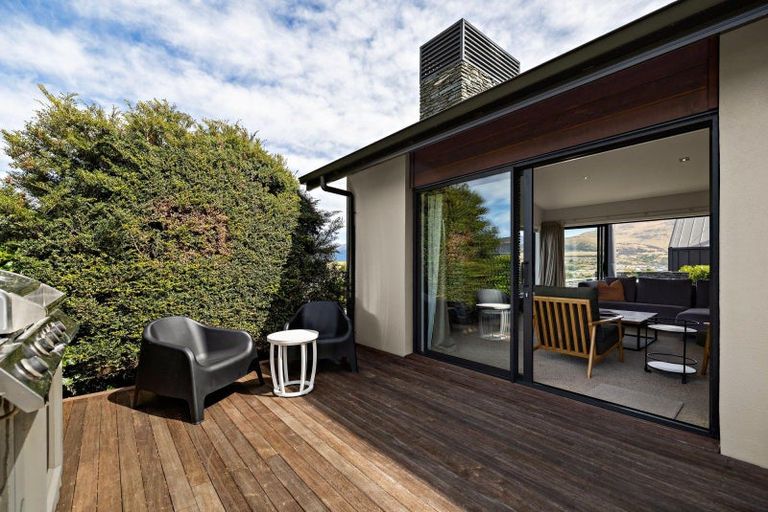 Photo of property in 4 Kinross Lane, Jacks Point, Queenstown, 9371