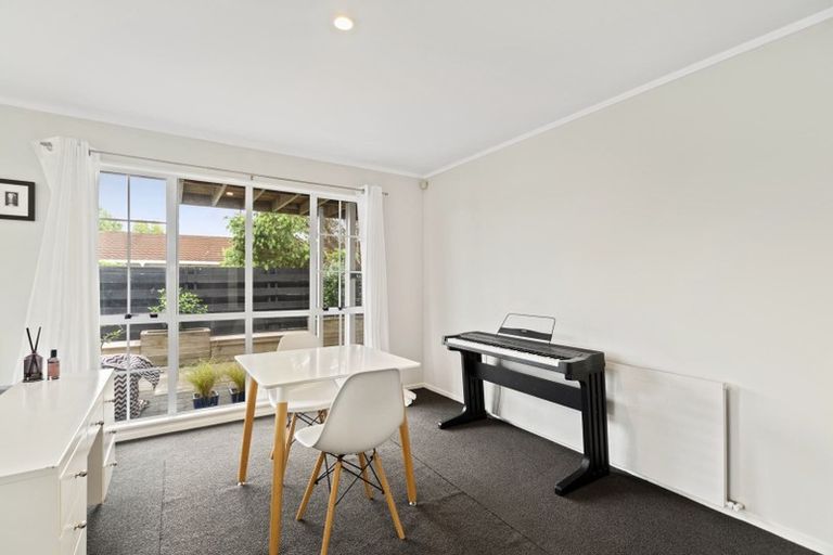 Photo of property in 4 Ingle Avenue, Waipahihi, Taupo, 3330