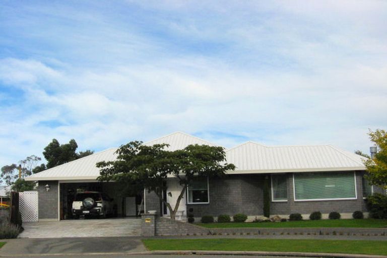Photo of property in 6 Kumai Place, Sockburn, Christchurch, 8042