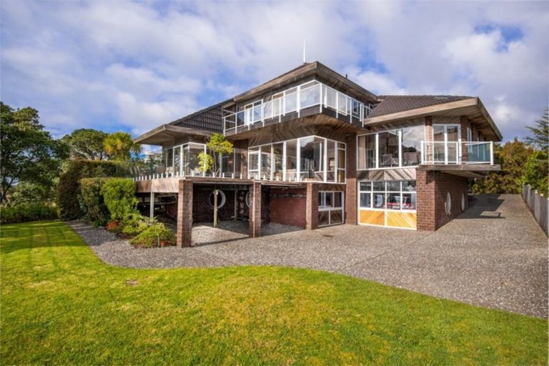 Photo of property in 6 Sharon Road, Waiake, Auckland, 0630