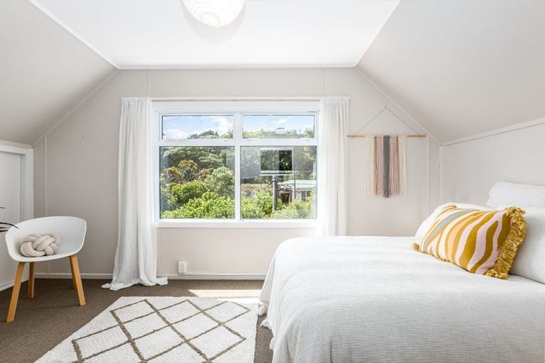 Photo of property in 28 Black Rock Road, Newlands, Wellington, 6037