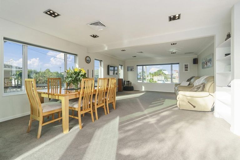 Photo of property in 444 Old Te Atatu Road, Te Atatu Peninsula, Auckland, 0610