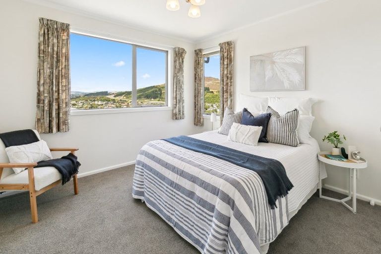 Photo of property in 3 Saint Aidans Way, Tawa, Wellington, 5028