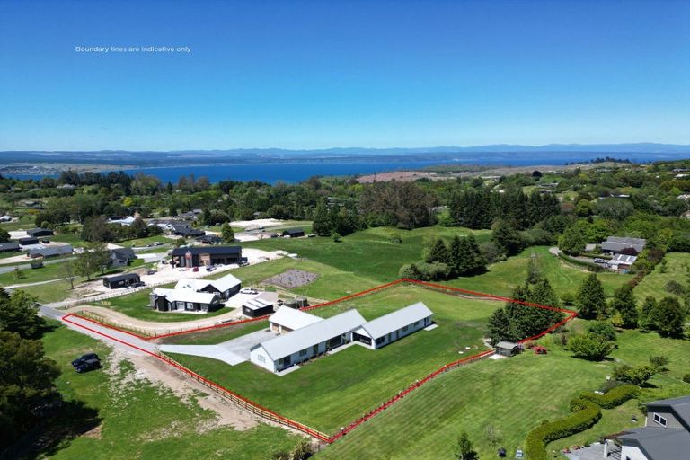 Photo of property in 5 Lens Way, Acacia Bay, Taupo, 3385