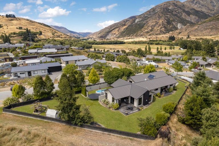 Photo of property in 38 Rere Road, Lake Hayes, Queenstown, 9304