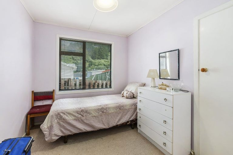 Photo of property in 4 Hillary Street, Tawa, Wellington, 5028