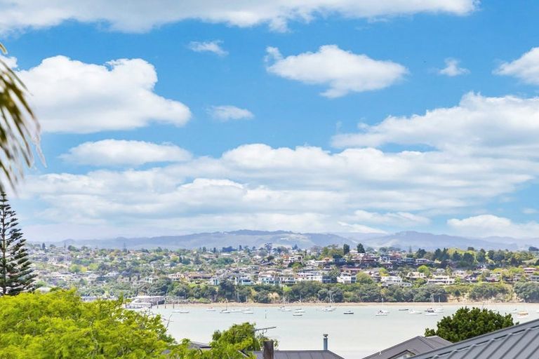Photo of property in 18 Inglewood Street, Wai O Taiki Bay, Auckland, 1072