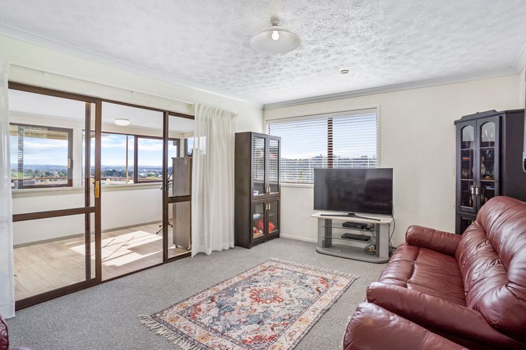 Photo of property in 70 Pemberton Avenue, Bayview, Auckland, 0629