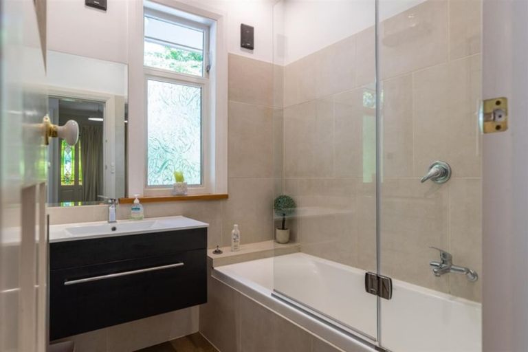 Photo of property in 20 Mountain View Road, Dalefield, Queenstown, 9371