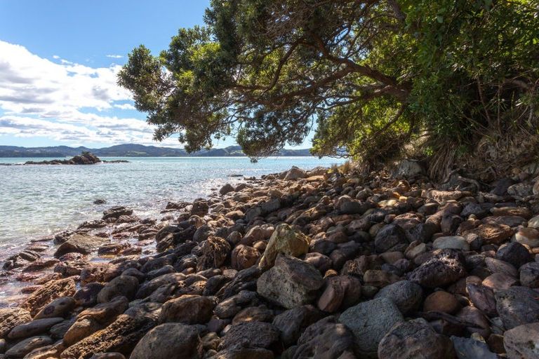 Photo of property in 404a Lees Road, Hahei, Whitianga, 3591